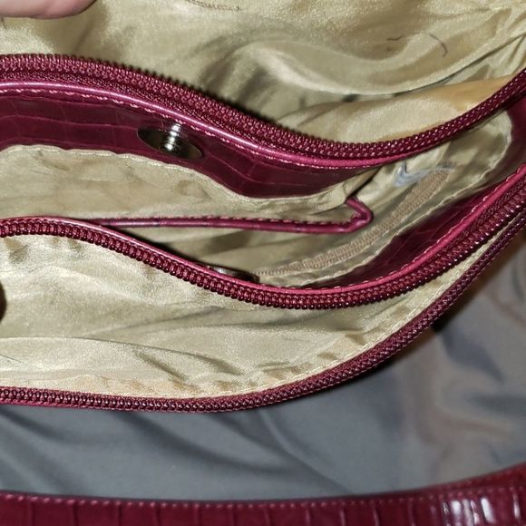 ♥️5/$25 Kim Rogers Maroon Multi Compartment Purse - Picture 5 of 7